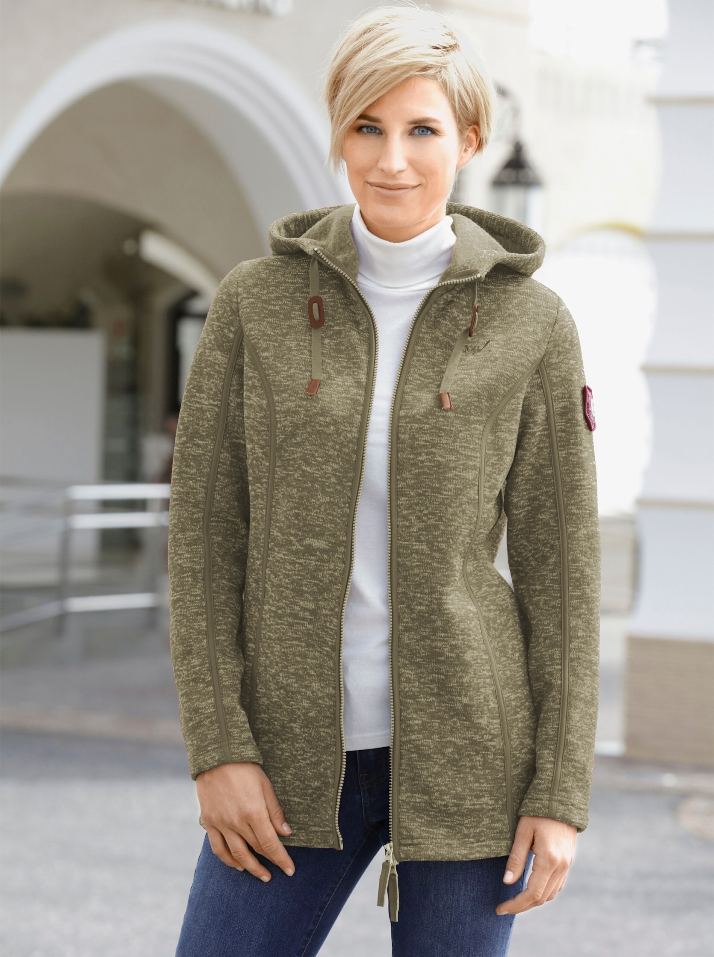 Kapuzenfleecejacke mit Umlegekragen