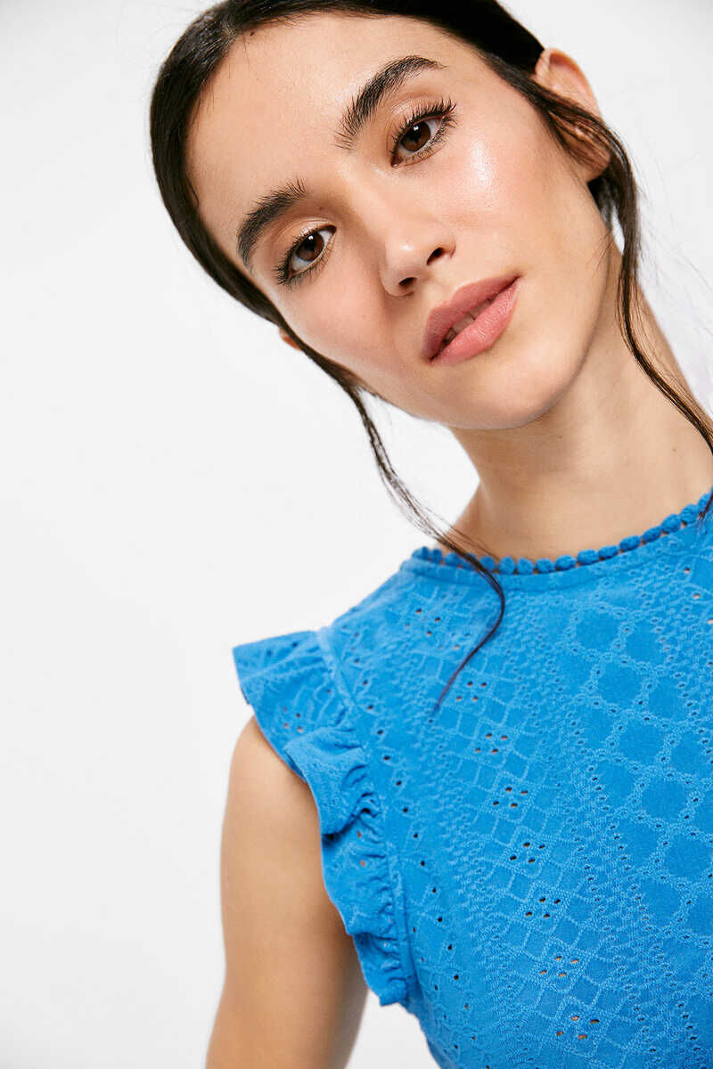 Blusa com bordado suíço circular - azul médio