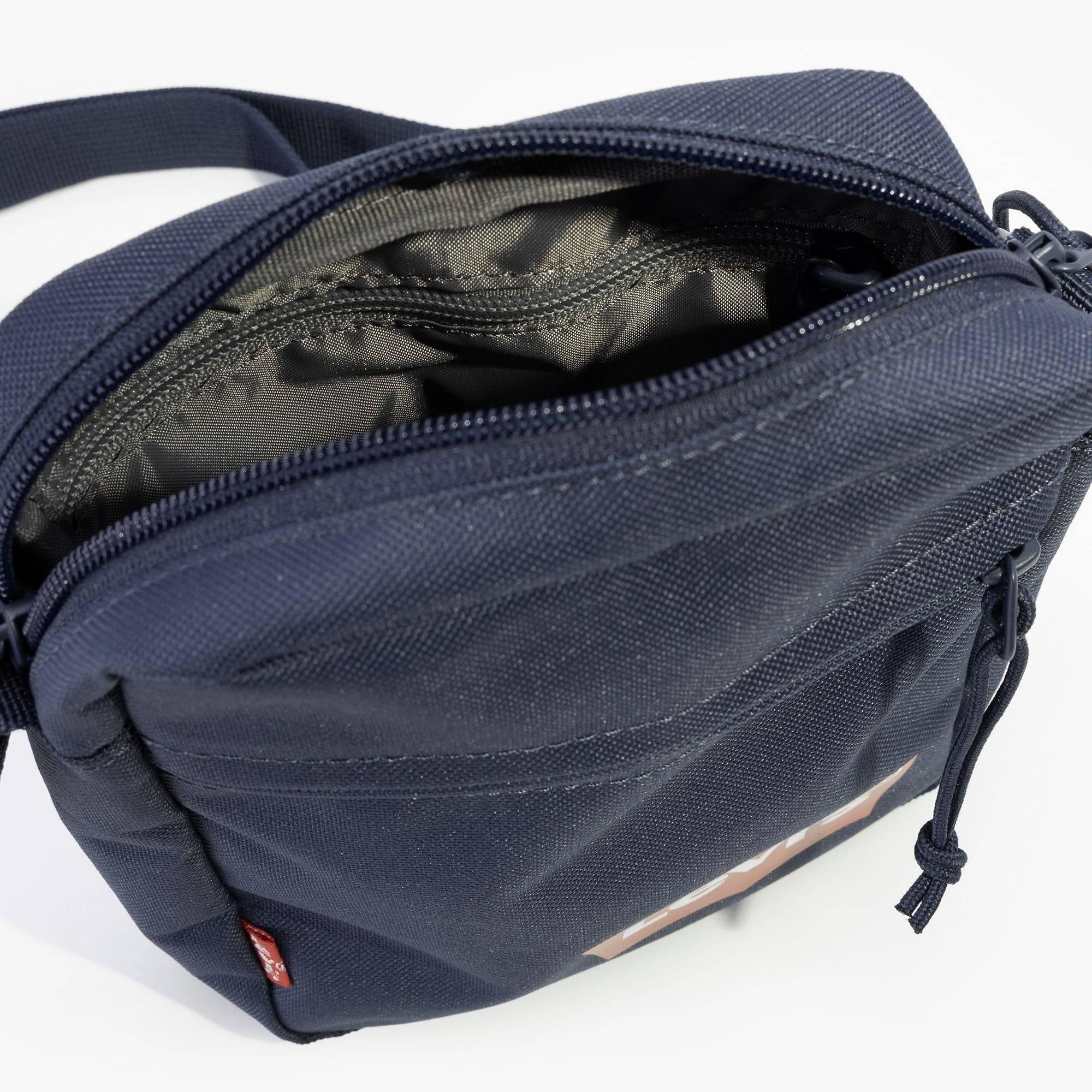 Levis Levis Mini Crossbody Solid (Red Batwing)