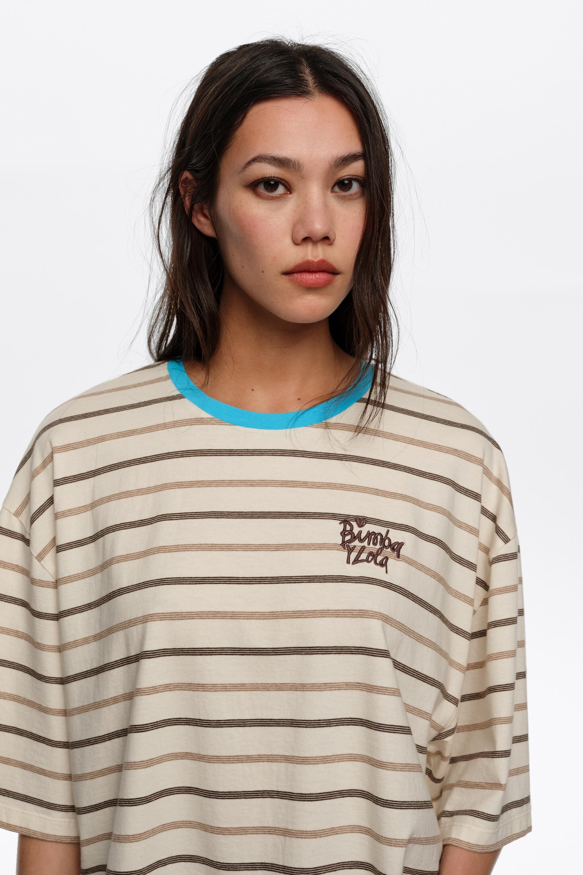 Camiseta quadrada de algodão listrada marrom