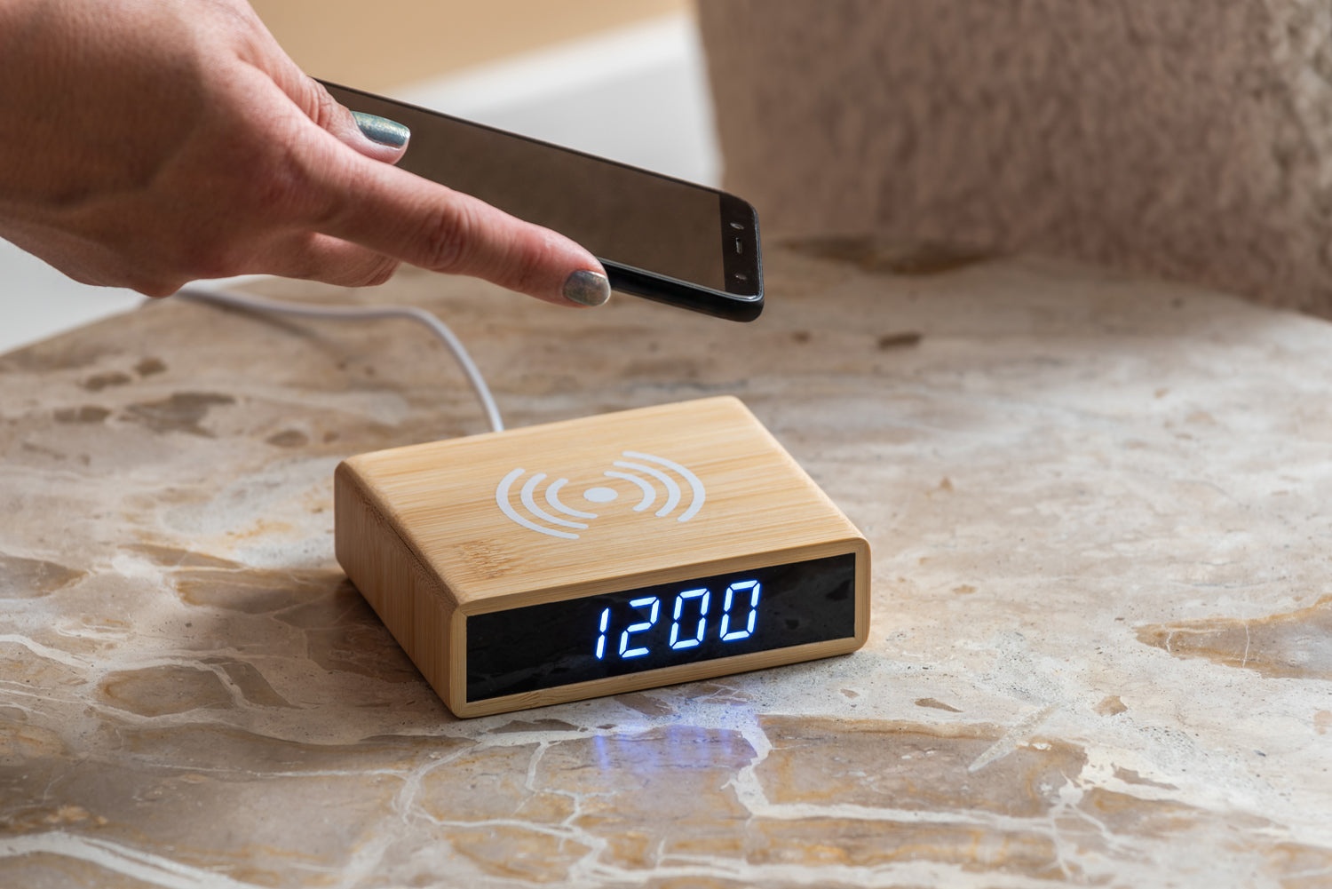 Karlsson - Alarm Clock Fat w. Phone Charger LED