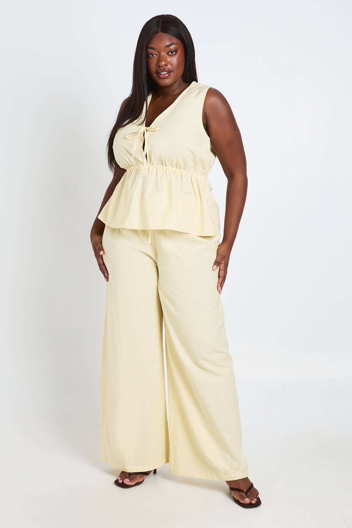 boohoo Ensemble Coordonné Grande Taille Top Long À Nouer Devant Et Pantalon En Lin