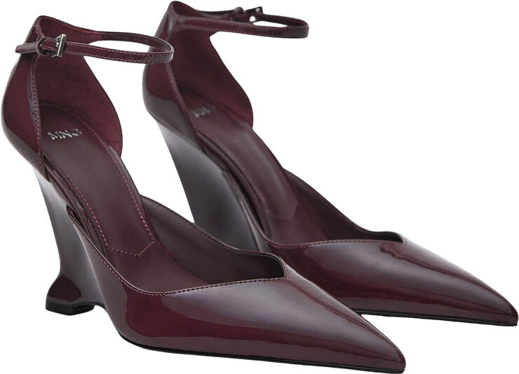 MANGO SHOES. -- SATUR 78