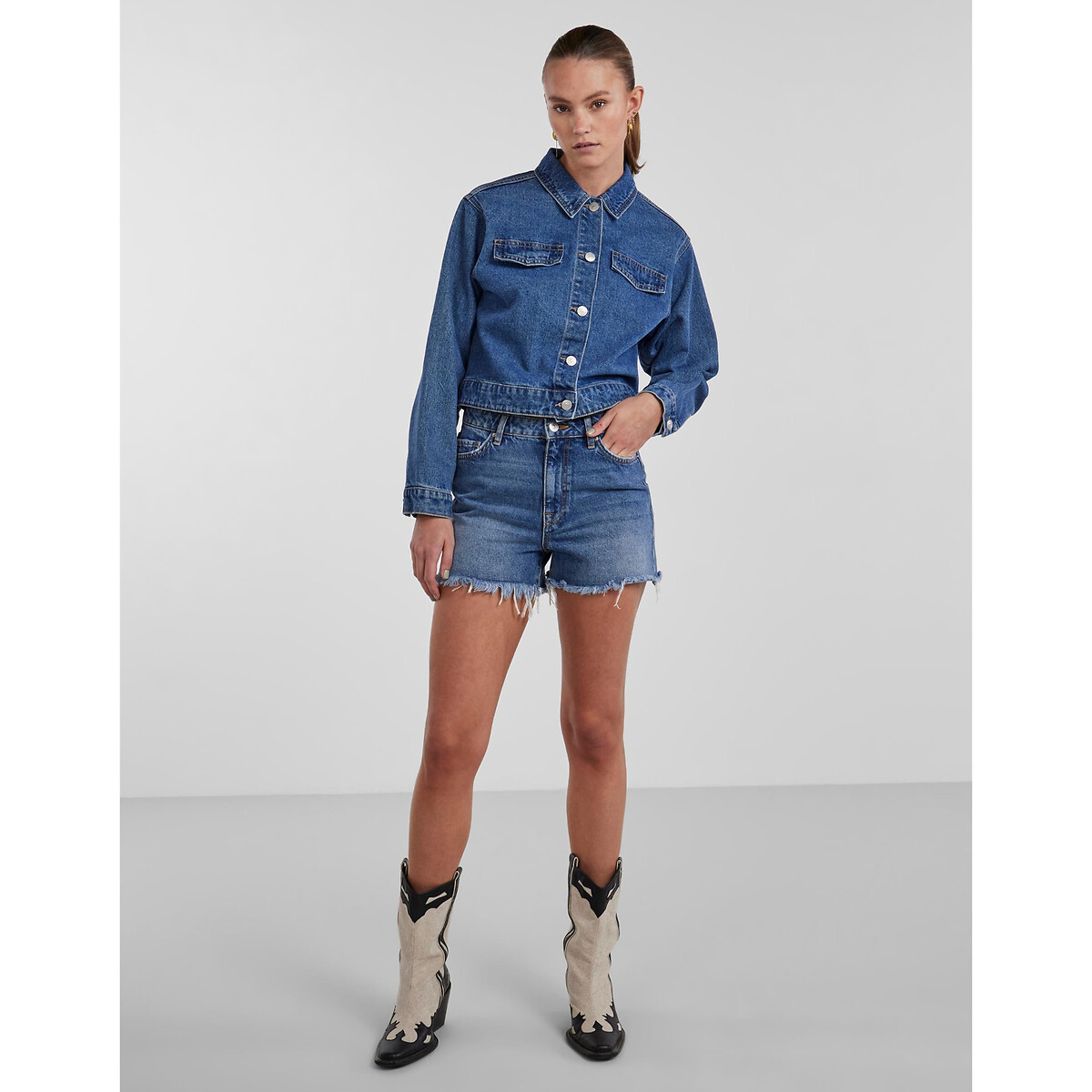 PEÇAS<br>Shorts jeans