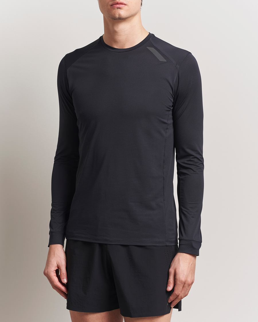 SOAR Running Long Sleeve Tech Tee Black