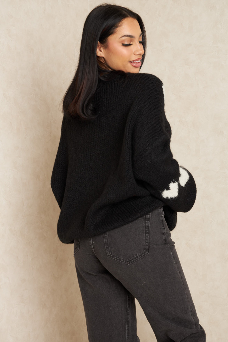 Pull noir à coeur beige