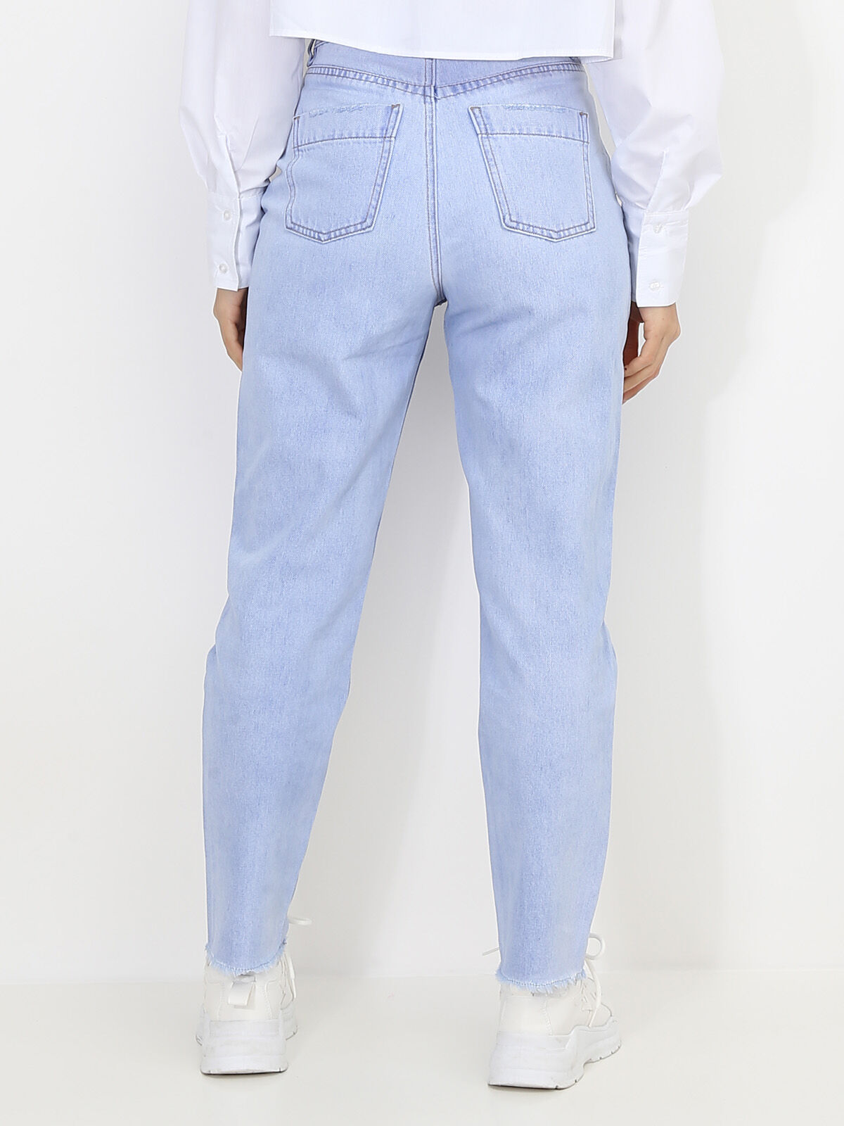 Jeans droit à bords effilochés- Bleu clair