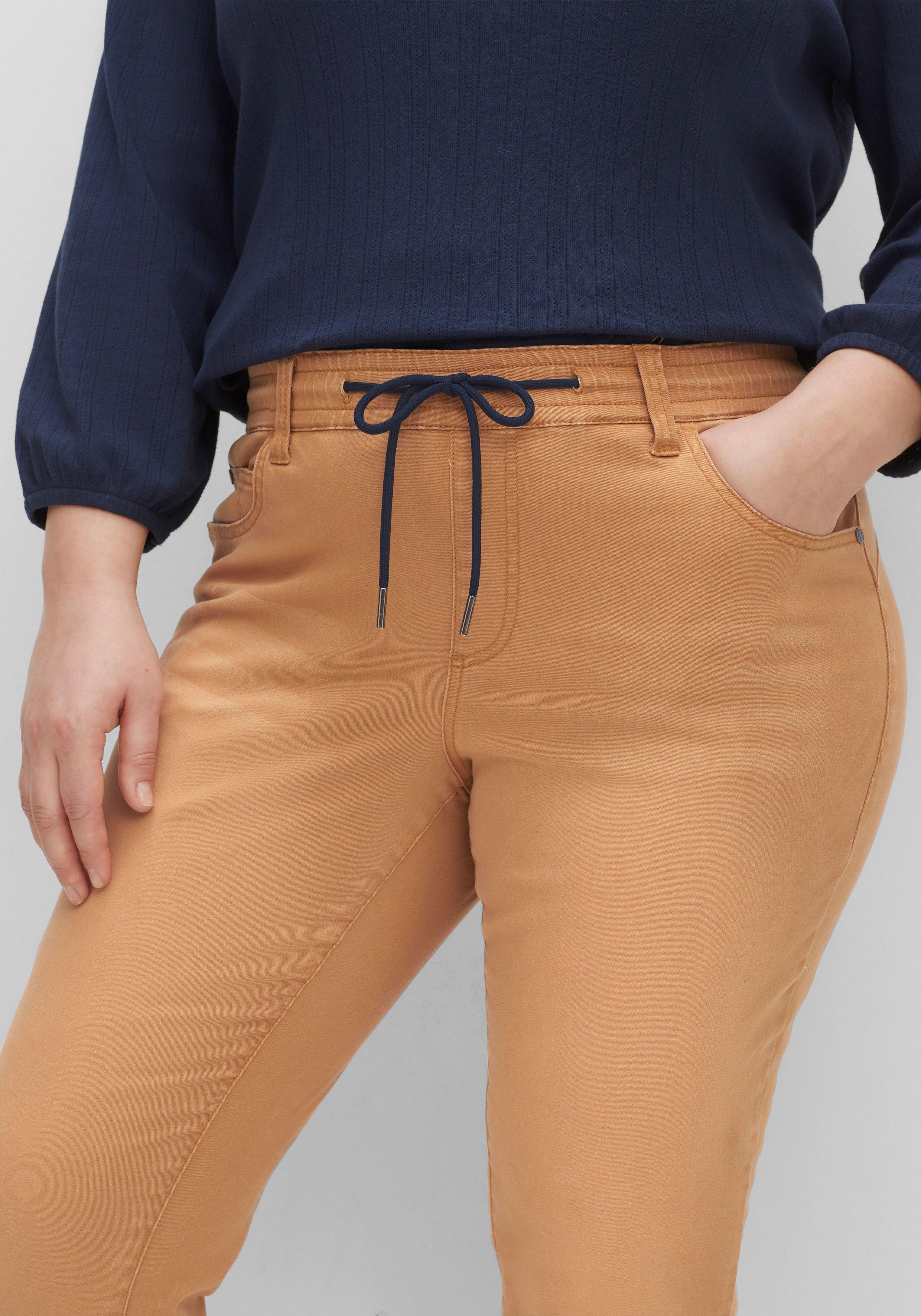 Schmale Colored- Jeans mit Schlupfbund