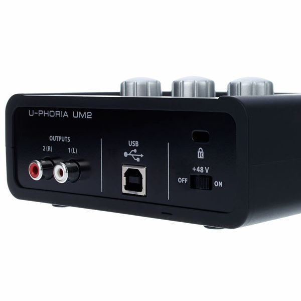 Behringer U-Phoria UM2