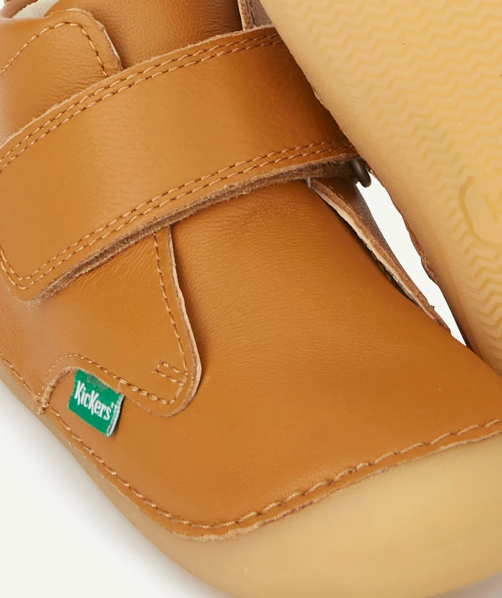 KICKERSBOTTINES BÉBÉ EN CUIR CAMEL AVEC SCRATCH