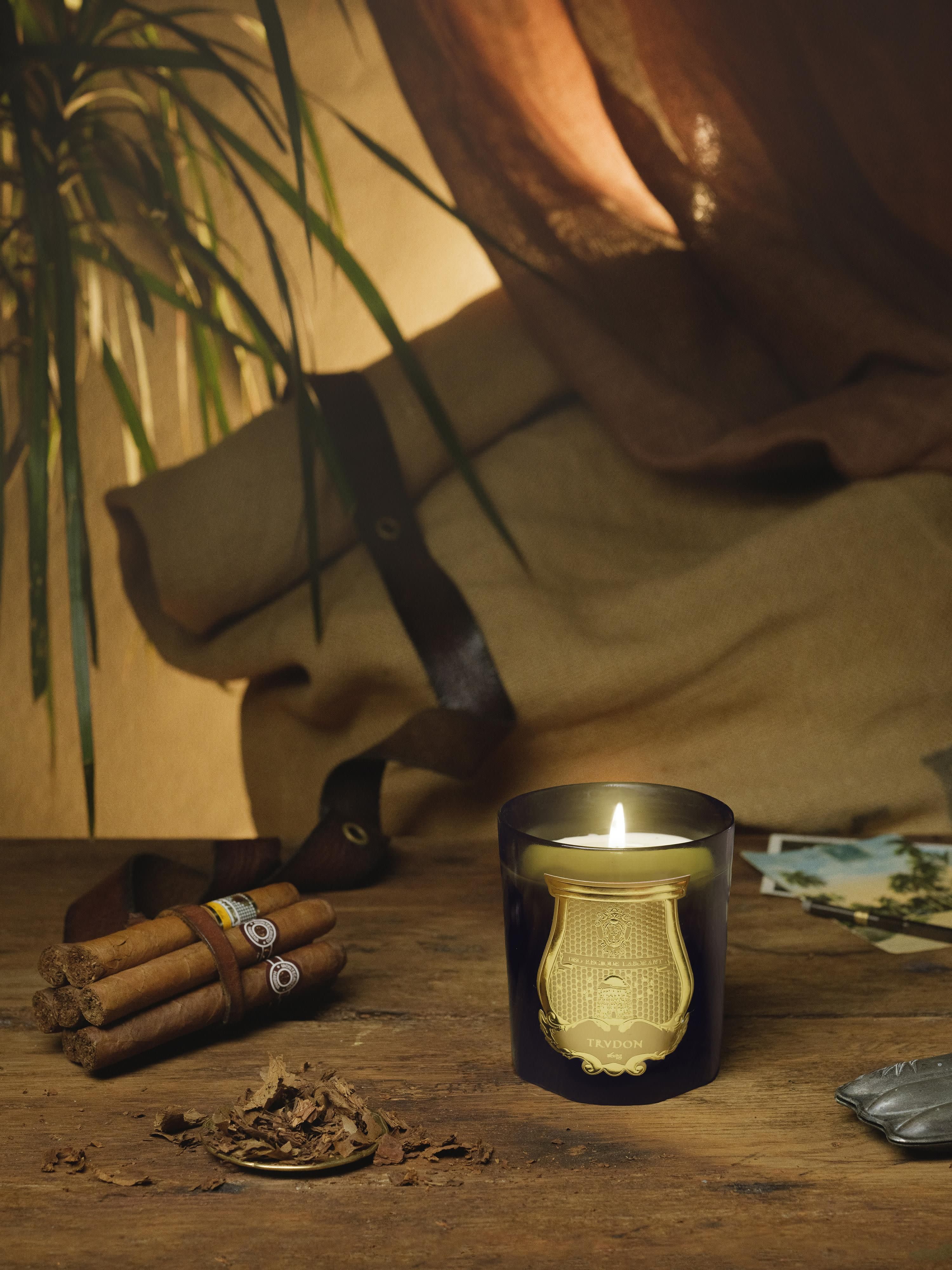 Handgemaakte geurkaars Spiritus Sancti (meiklokje)