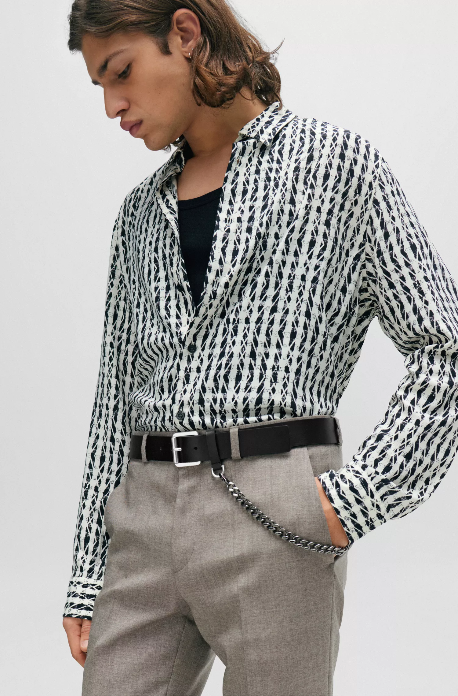 Cinto HUGO em couro italiano vermelho com detalhes em argola em D.