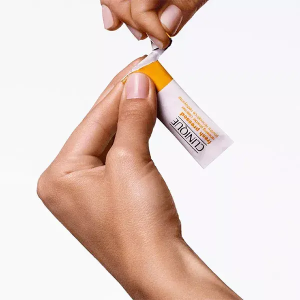 Pó de limpeza Clinique Fresh Pressed com vitamina C pura 5%, 28 sachês