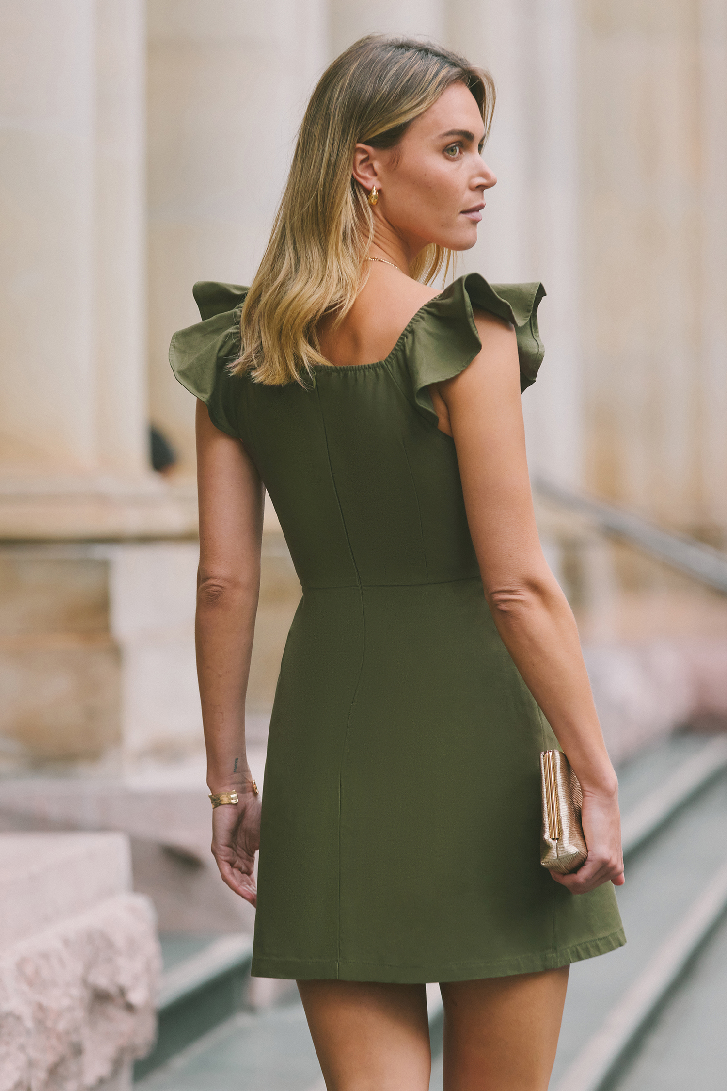Robe mini en pur coton avec manches à volants et col en cœur