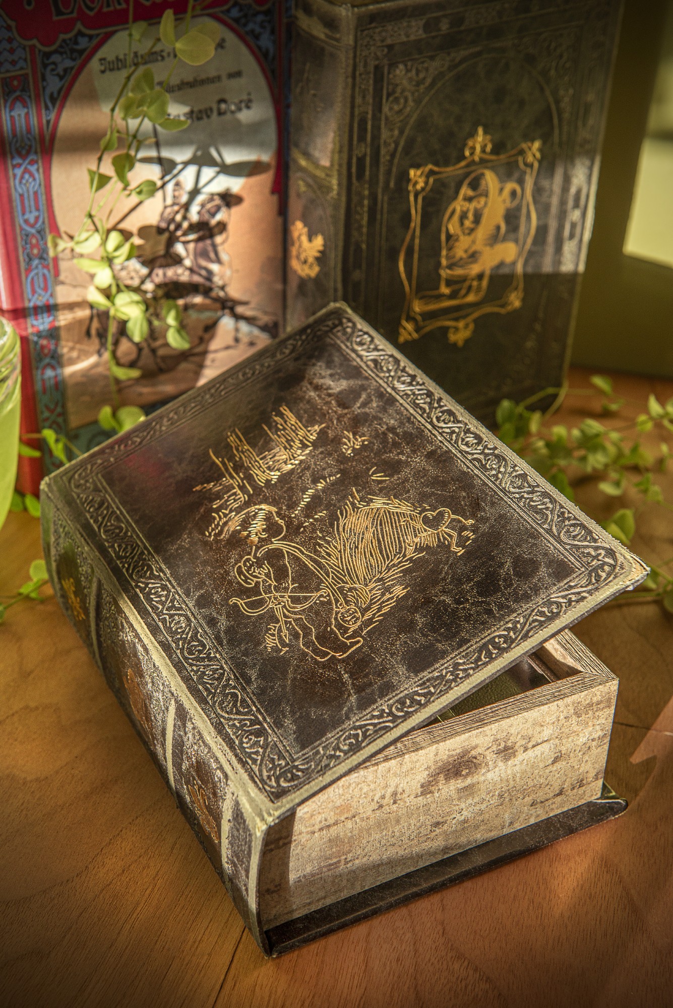 Buchhülle 'Amor' mit Schließfach, B 16 cm, H 22 cm, T 7 cm von fischer's lagerhaus