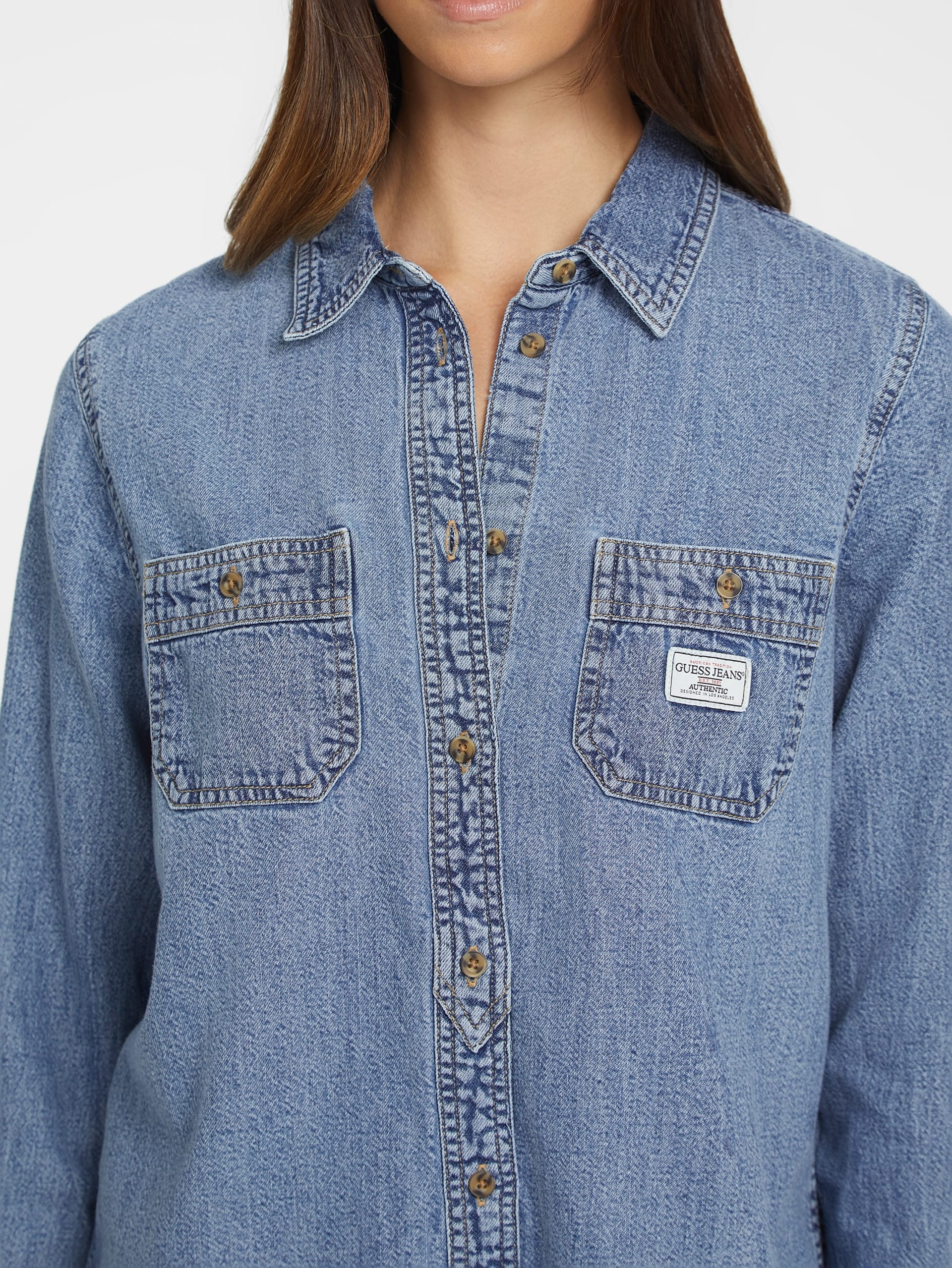 Camisa clássica de manga comprida em jeans
