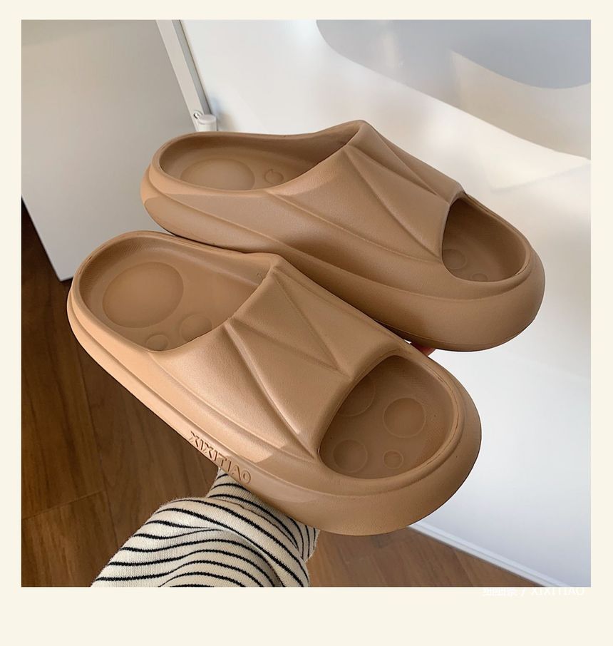 Dalli Daisy - Pantoffels met plateauzool en letters