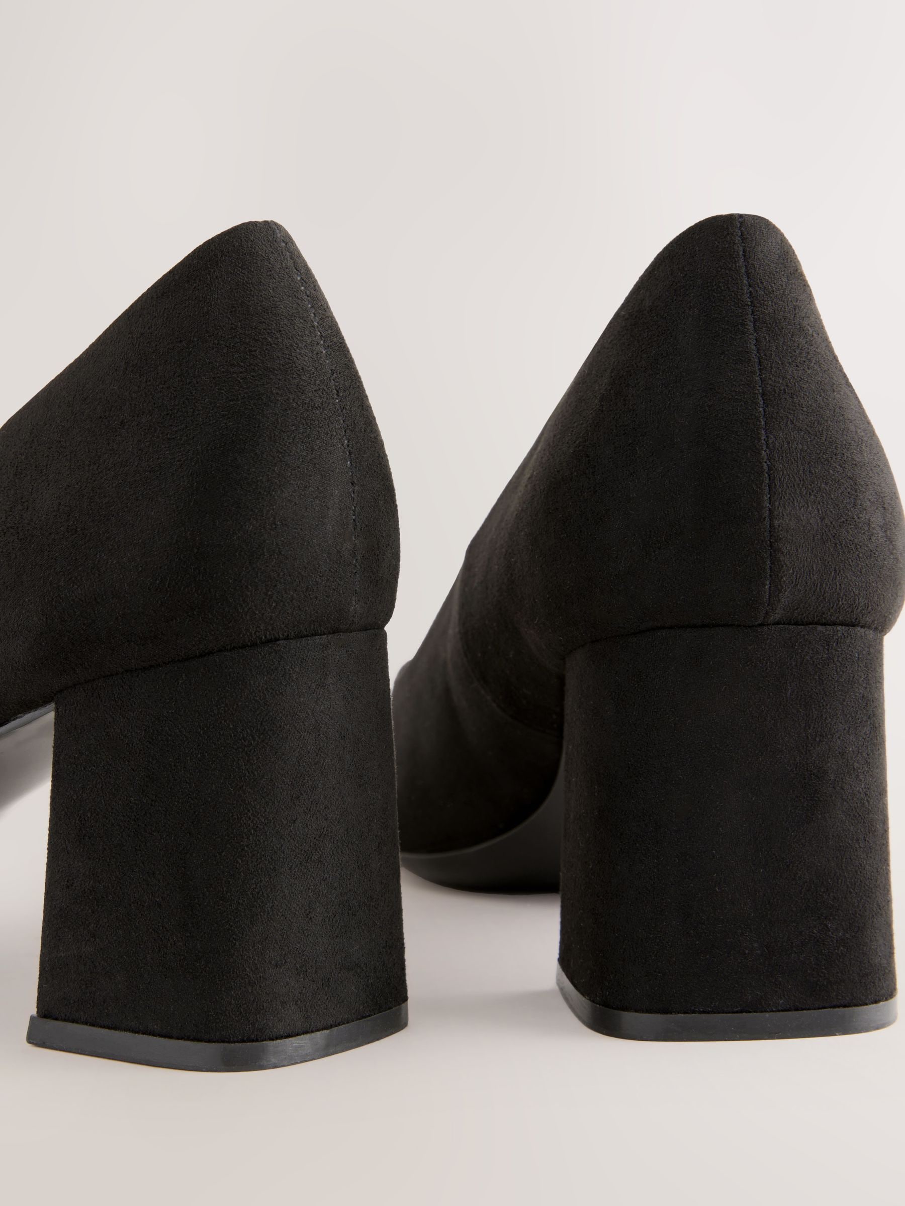 Zwart - Standard Chisel Toe Block Courts