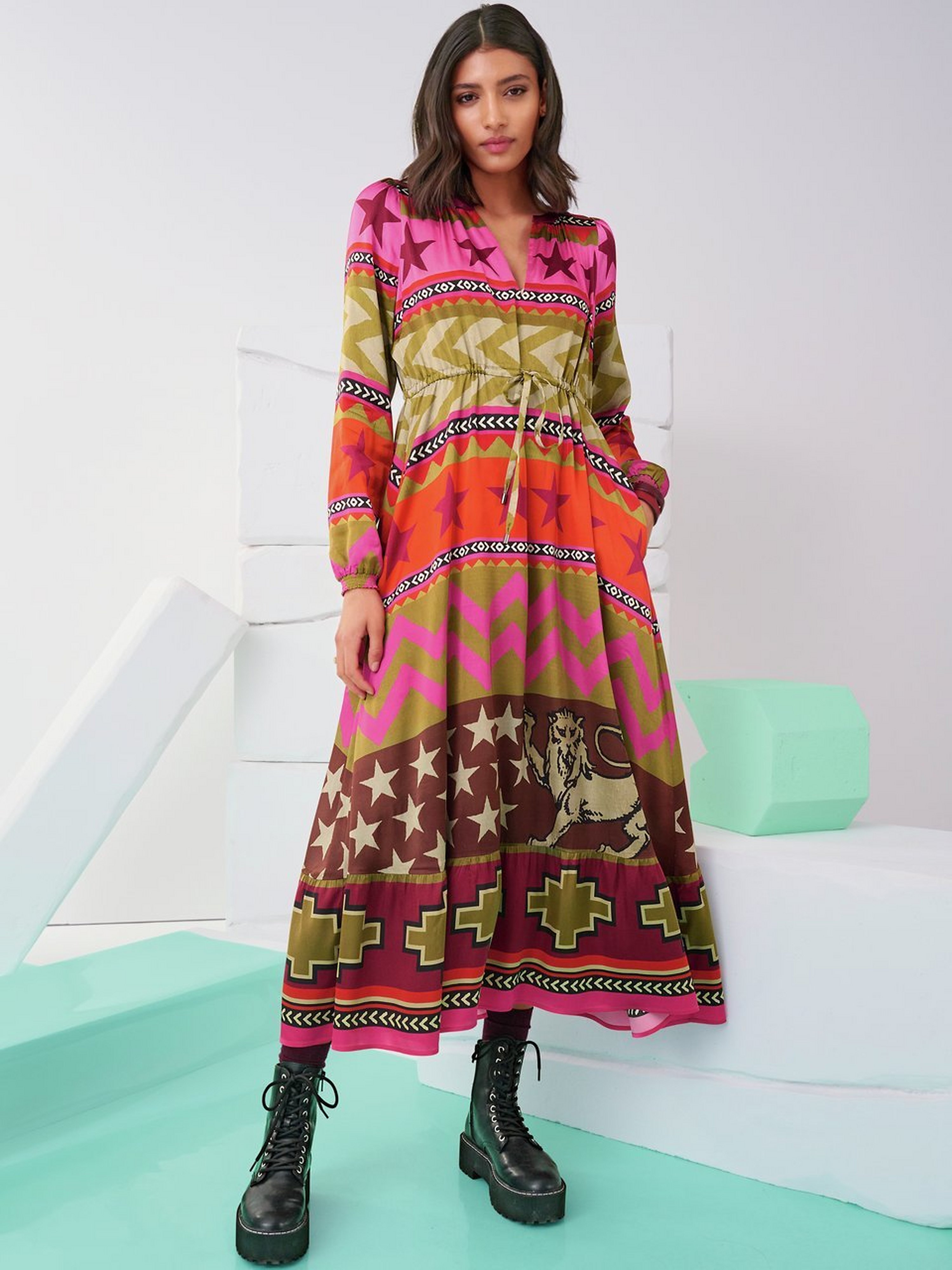 Kleid mit V-Ausschnitt