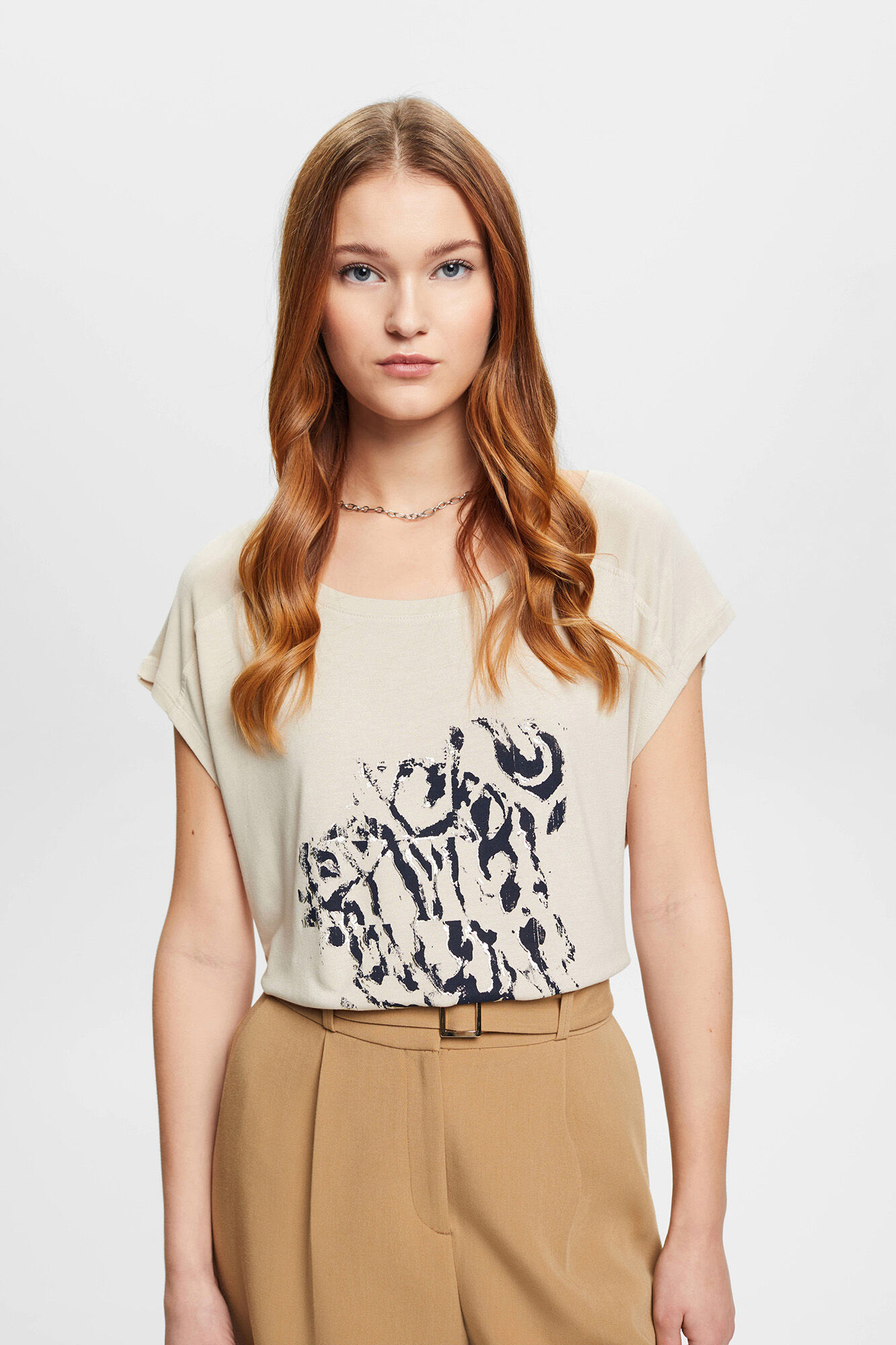 Camiseta de manga curta em viscose com estampa abstrata - Estampa bege