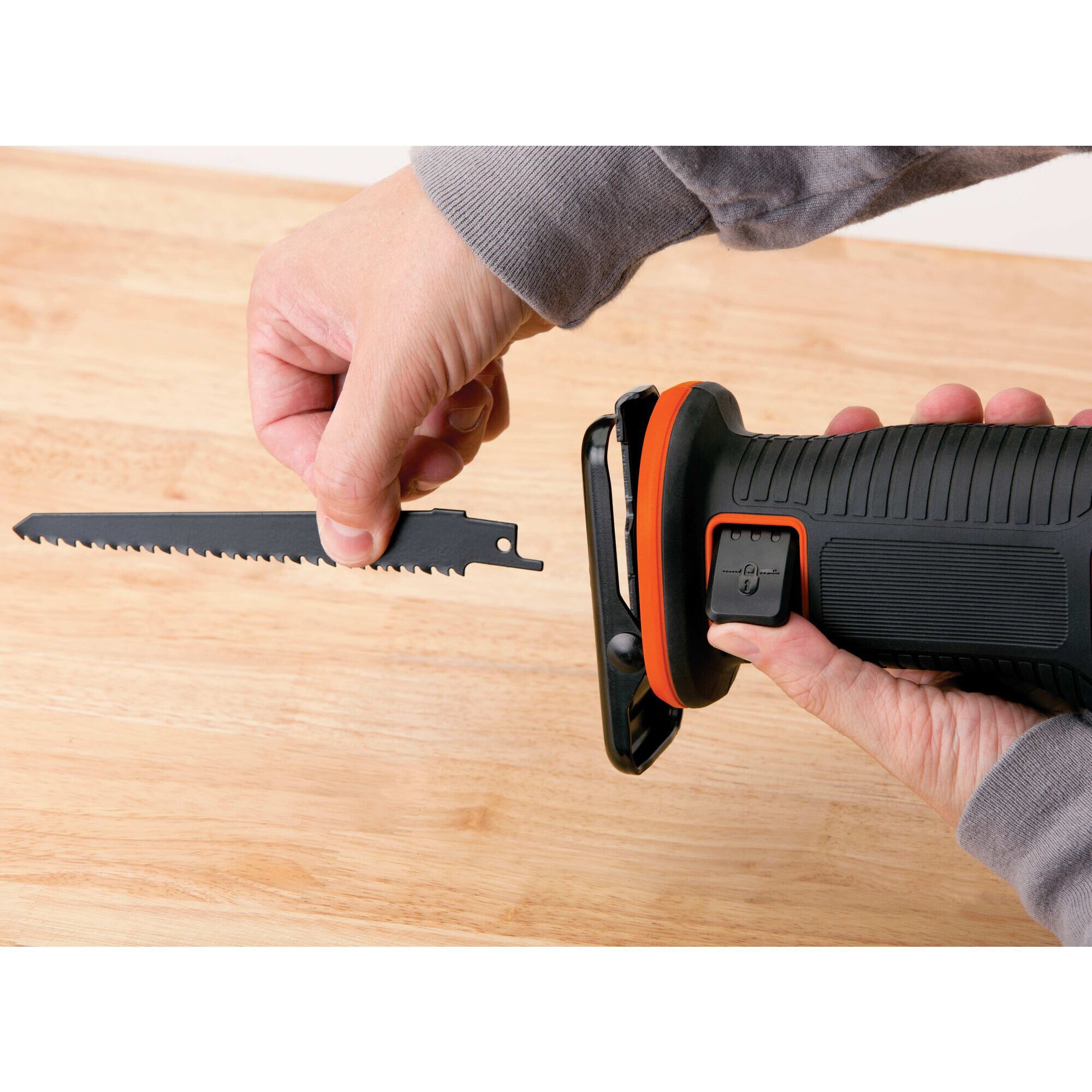 BLACK+DECKER Säbelsäge Akku-Säbelsäge BDCR18N, 18Volt