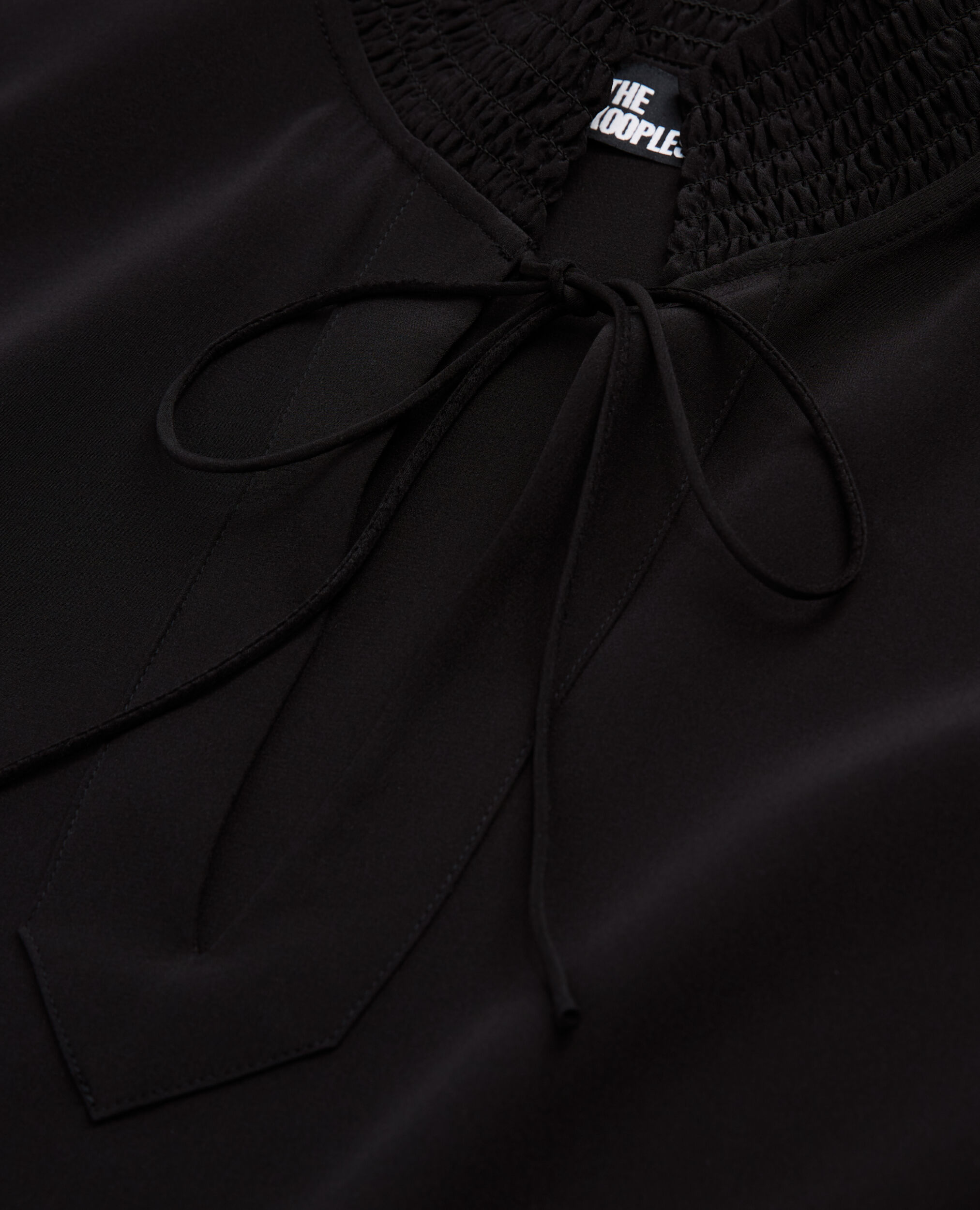 Blouse en soie noire