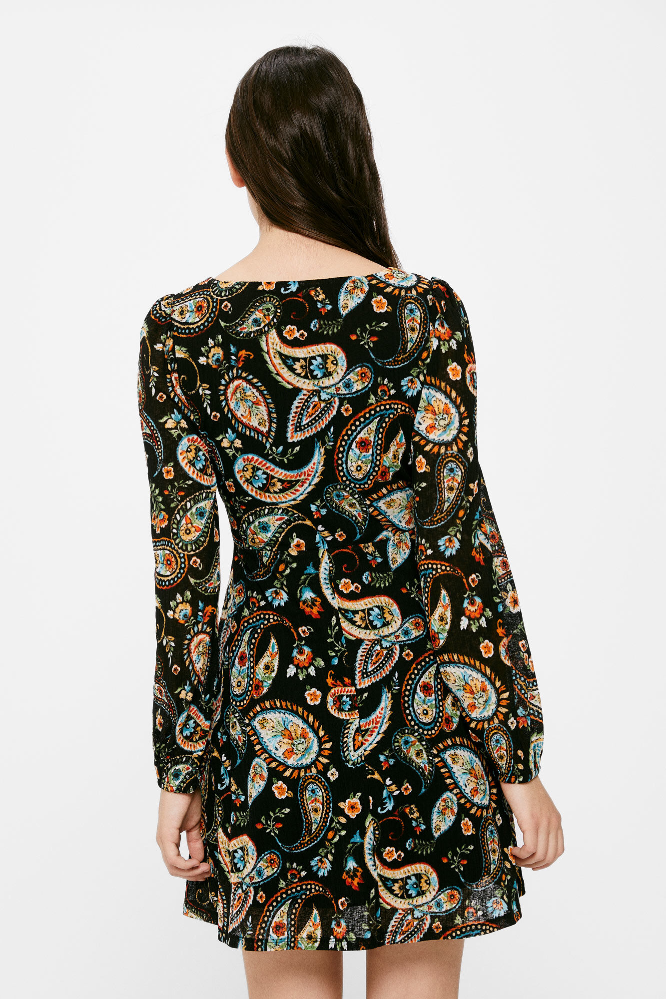 Vestido curto com estampa paisley - Preto