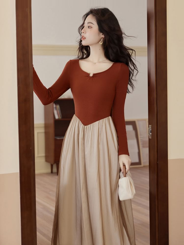 Plum Reverie - Lange mouwen ronde hals mesh maxi A-lijn jurk