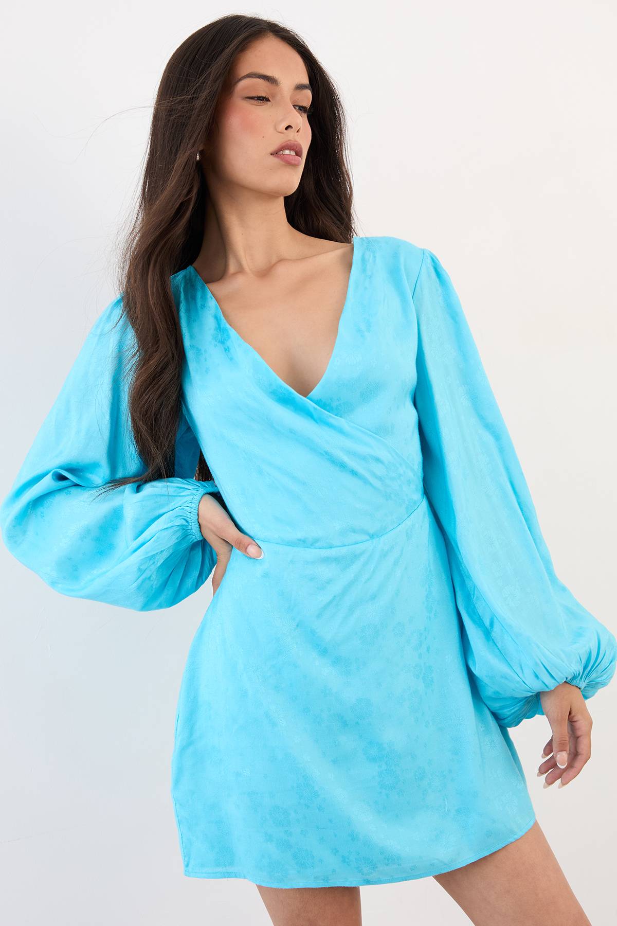 Warehouse Robe Courte En Jacquard À Manches Bouffantes