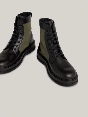 Botas de cano médio com cadarço em couro de textura mista