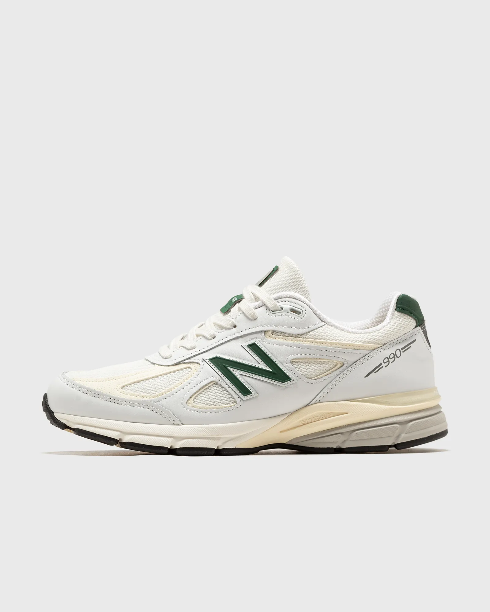 New Balance 990v4