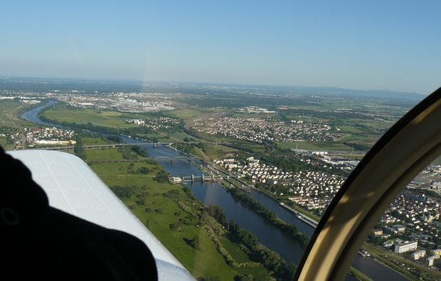 Flugzeug Rundflug in Freiburg als Geschenk