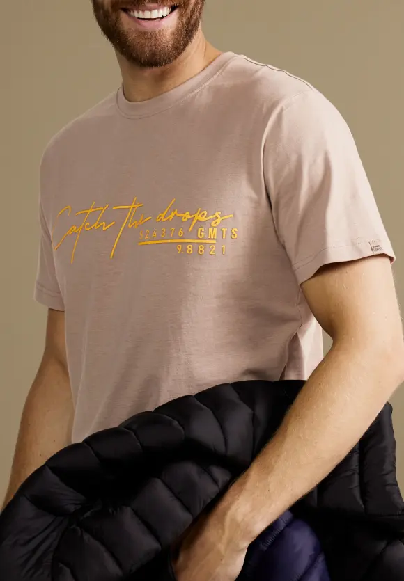 T-Shirt mit gummiertem Print - dull sand