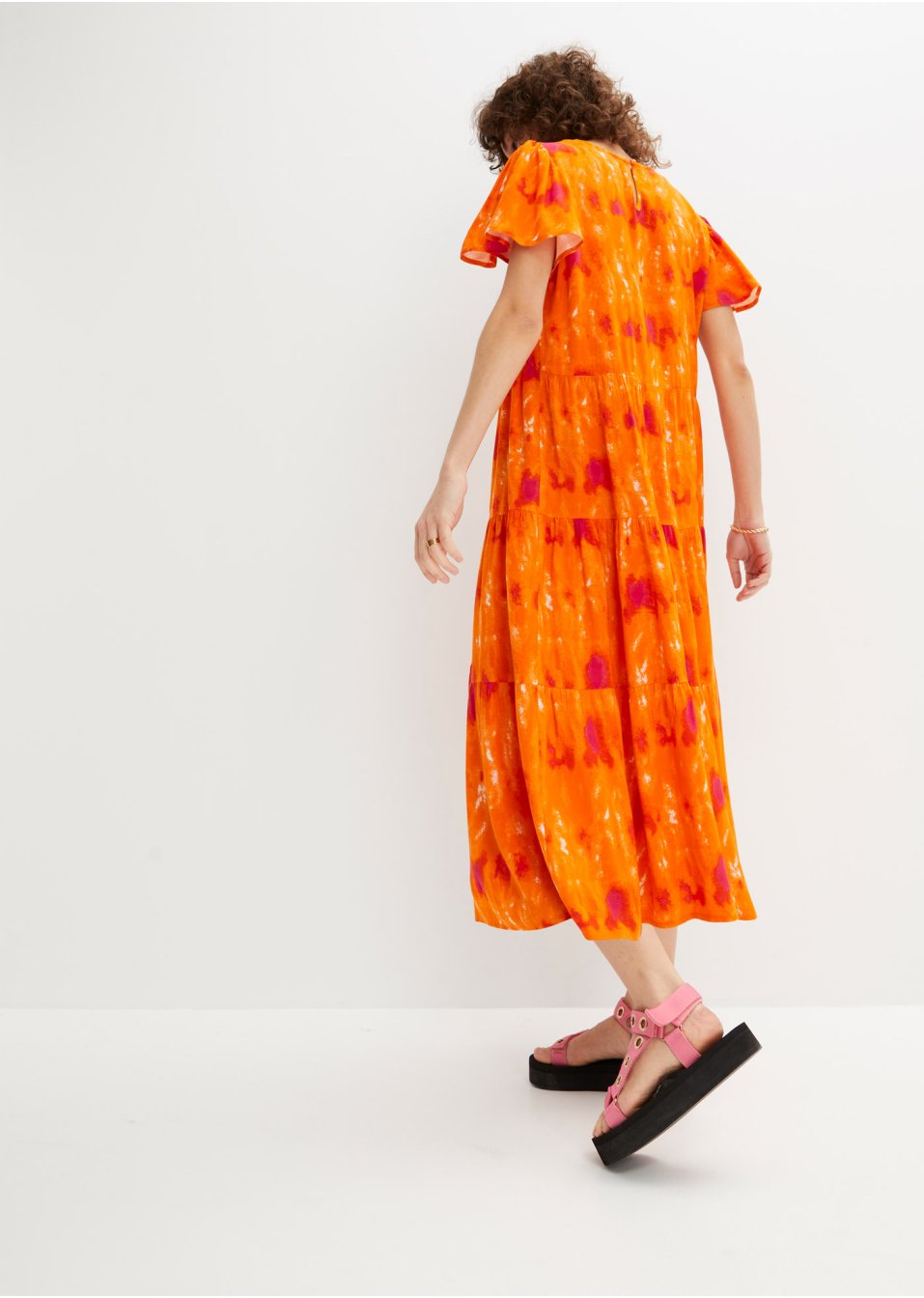 Robe midi avec manches papillon, volants et poches