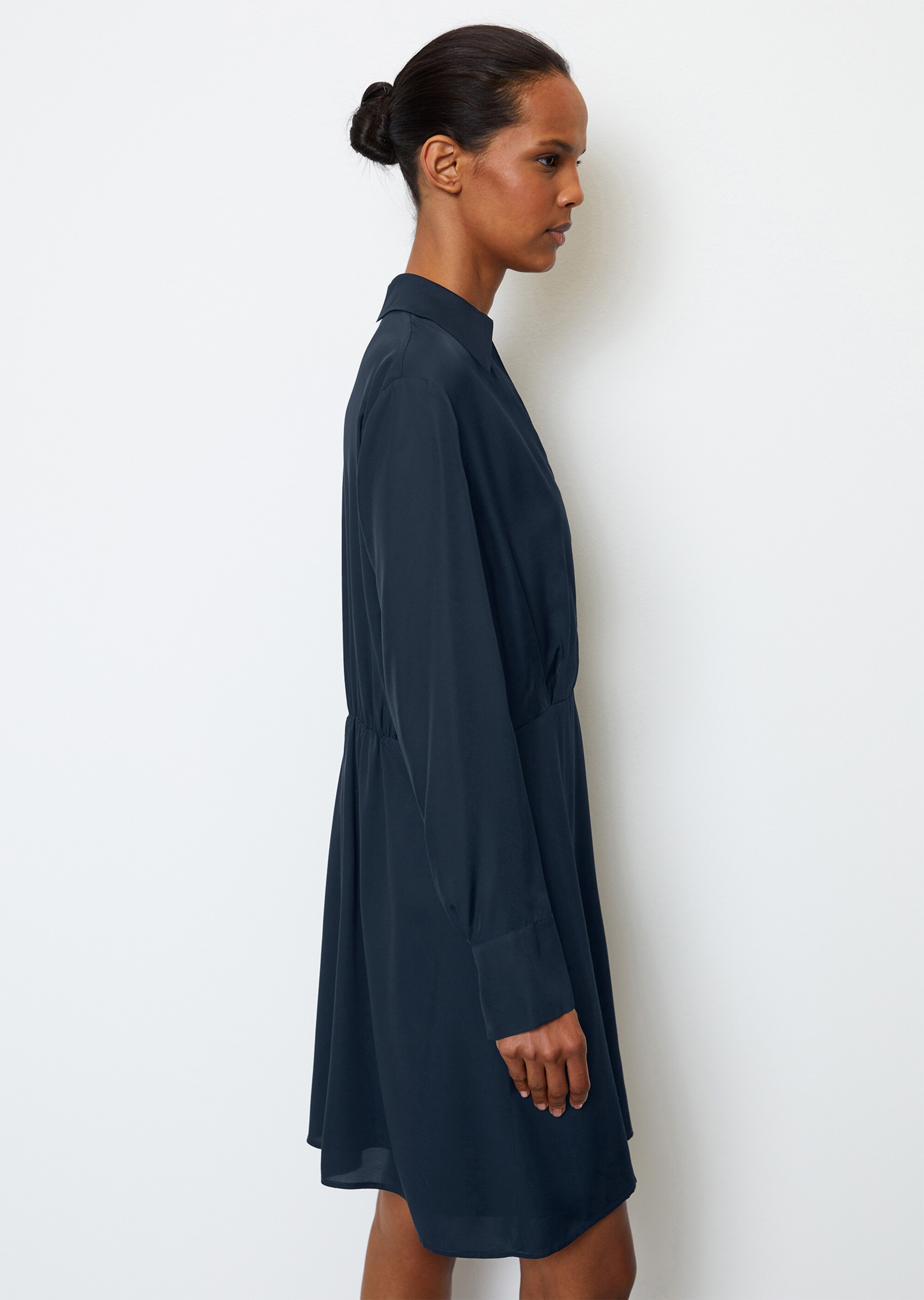 Kurzes Kleid in Wickel-Optik mit elastischer Rockansatznaht