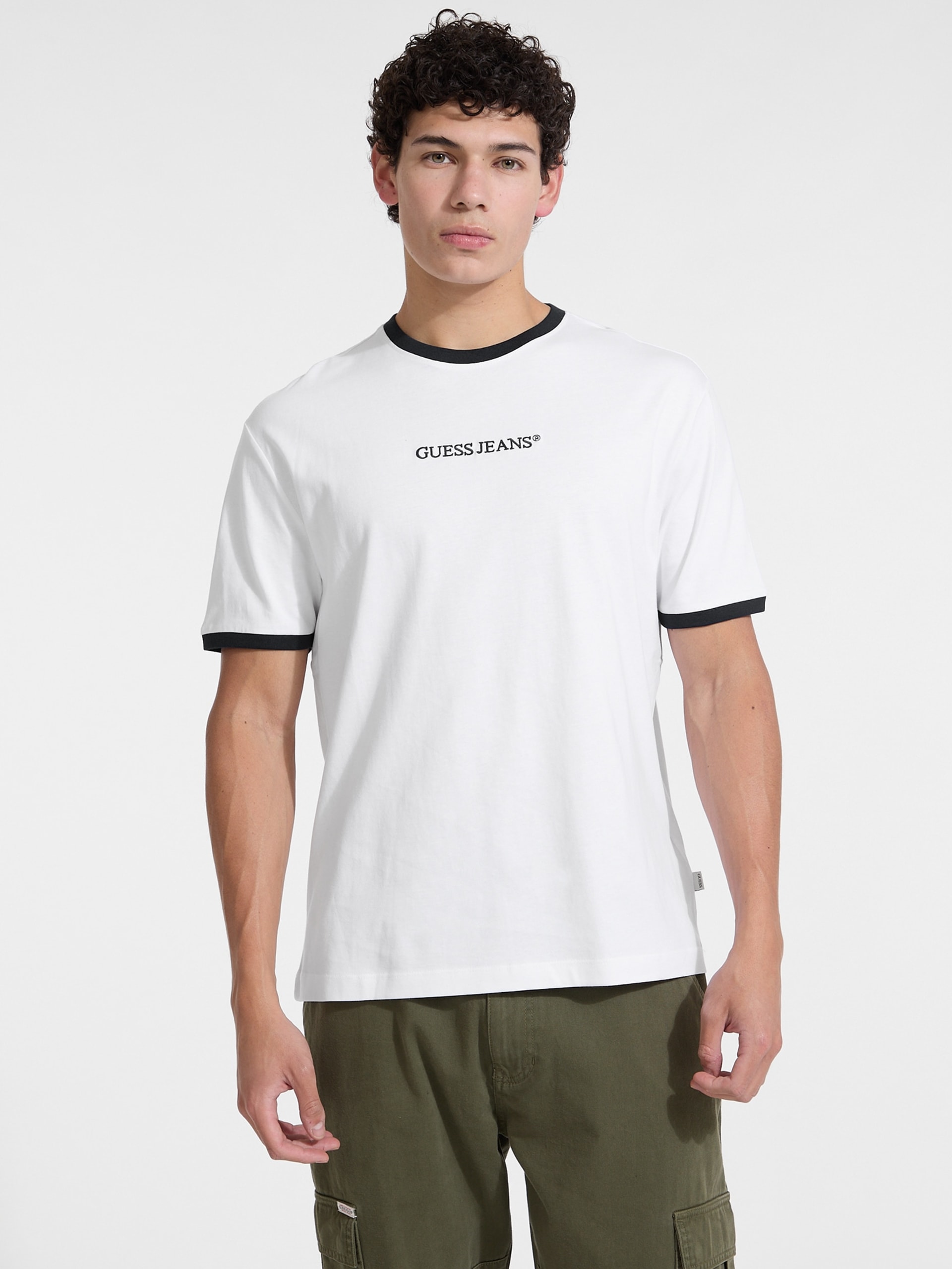 Camiseta com gola redonda e logo