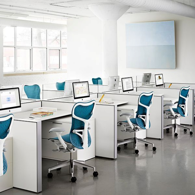 Herman Miller Mirra 2 bureaustoel zwart, grafiet onderstel, harde wielen