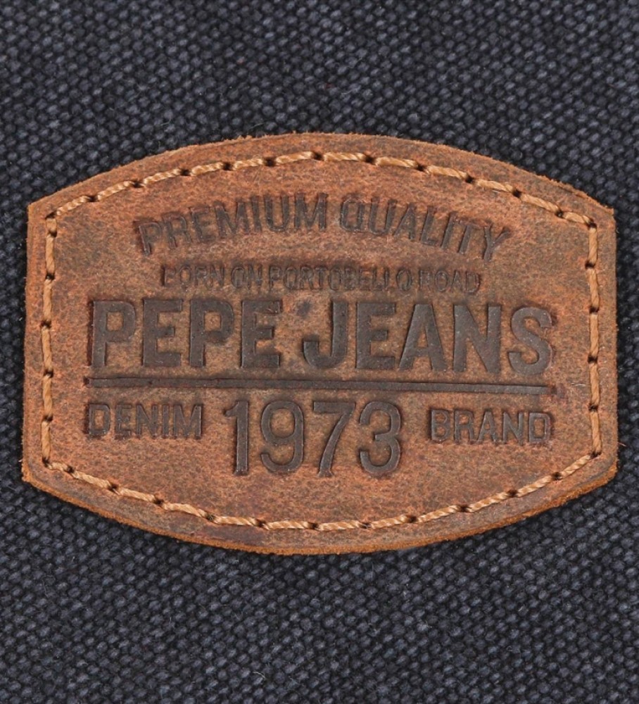 Mochila casual Pepe Jeans Horse, modelo quadrado para laptop com detalhes em couro azul-marinho.