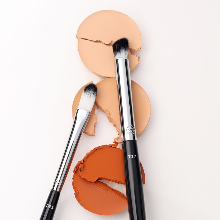 ESUM Cosmetics - T37 Small Round Flat Angle Brush