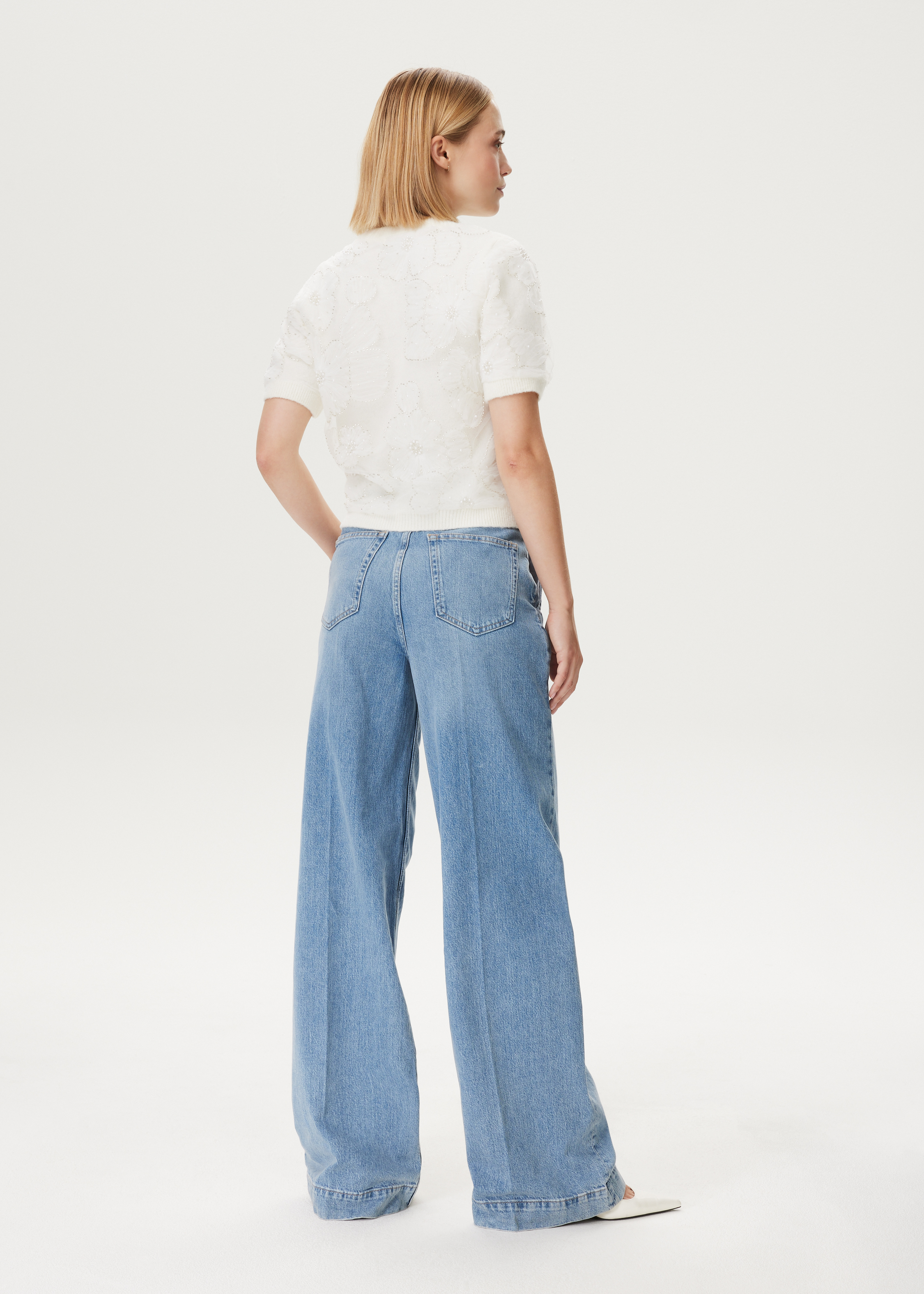 Trui met bloemen mesh