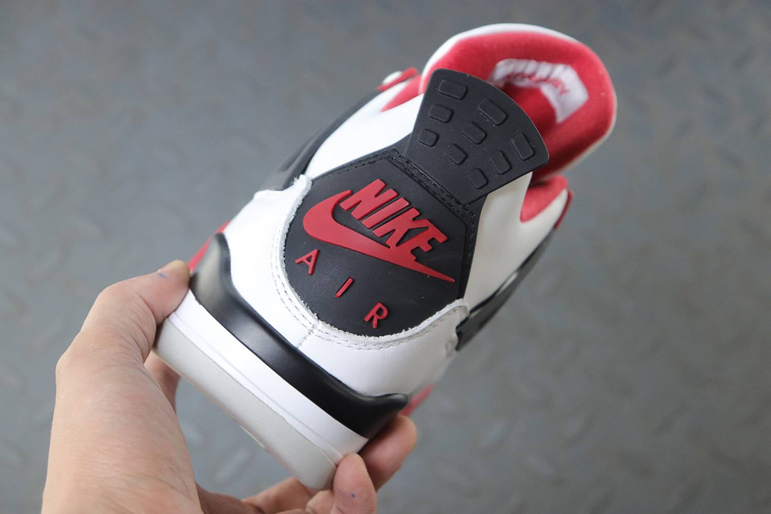 Jordan 4 Retro Fire Red (2020)