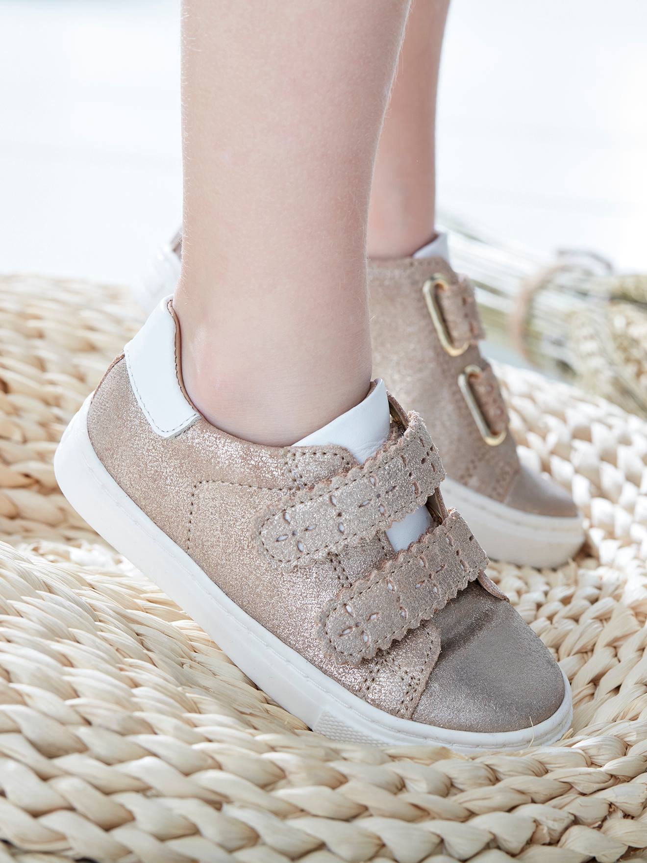 Tênis de couro com fecho de velcro para meninas, modelo especial Autonomia Light Metallic Yellow