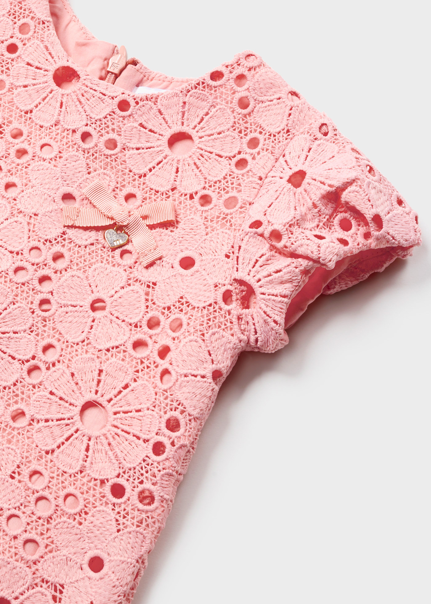 Vestido de guipure para bebê