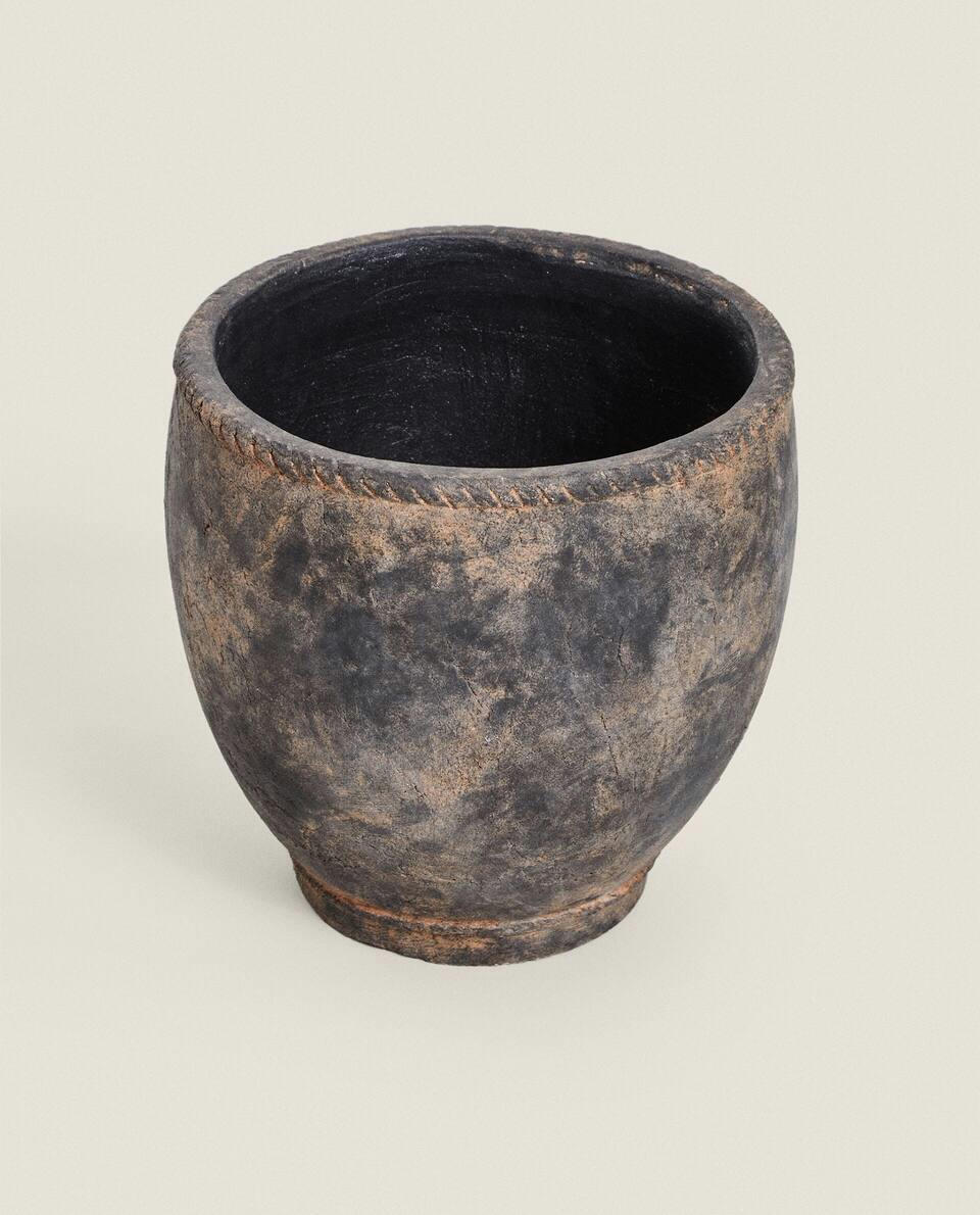 VASO DE FLORES COM ACABAMENTO ANTIGO