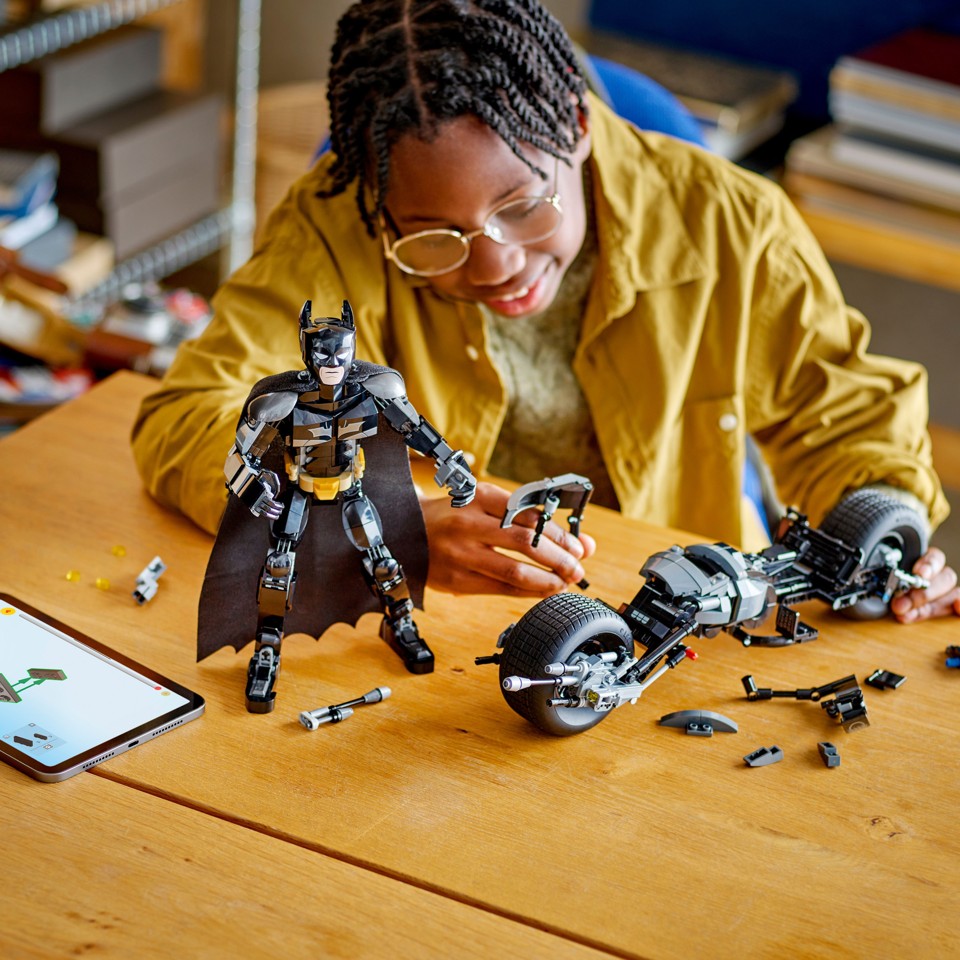 LEGO Super Heroes - Byg selv-figur af Batman™ og Batpod-motorcyklen (76273)