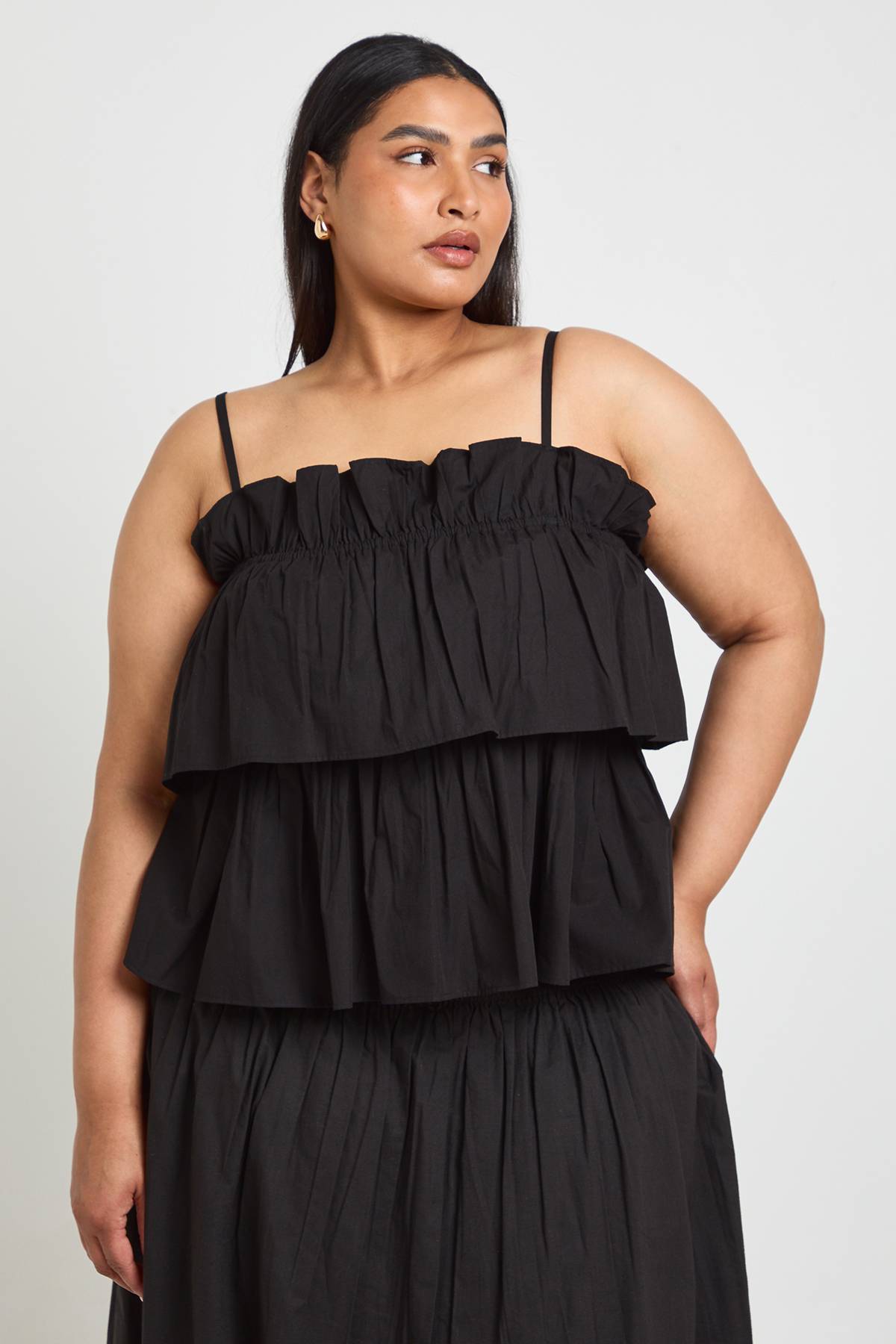 boohoo Haut En Popeline Froncée À Volants Grande Taille