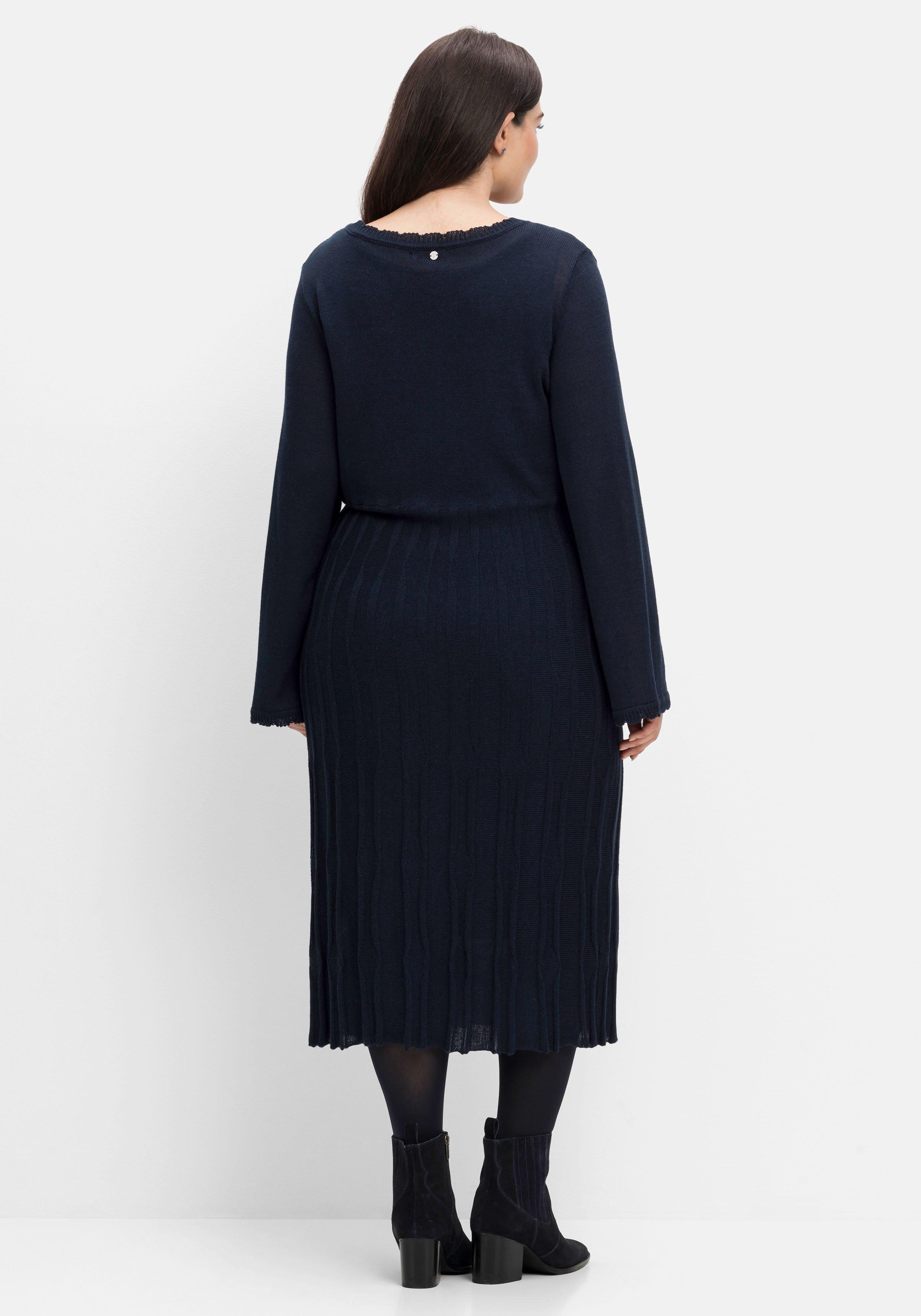 Strickkleid in Wickeloptik, mit Trompetenärmeln