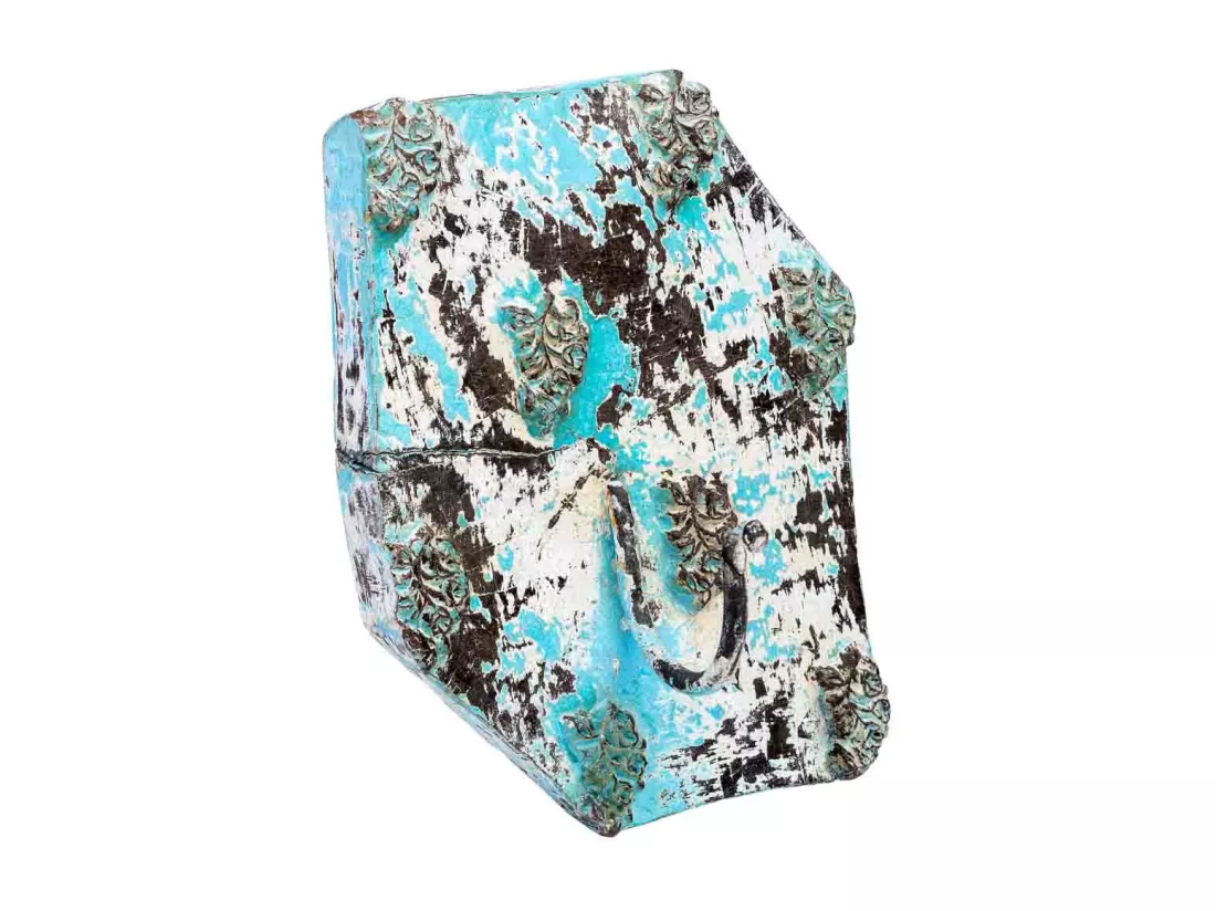 Cintre en bois sculpté avec finition artisanale bleu antique 16x0x8h cm