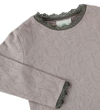 En Fant Pullover - Lavendel m. einem Lochmuster