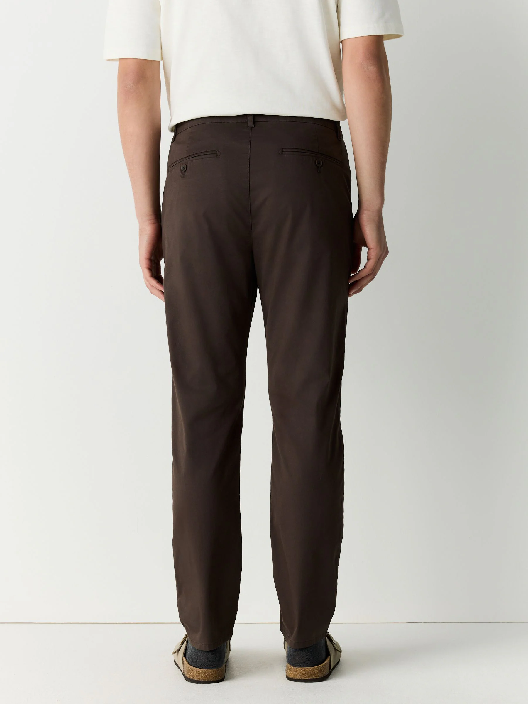 Bruin - Lichtgewicht geplooide stretch chinobroek
